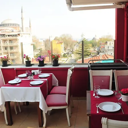 Queen Hotel 3*