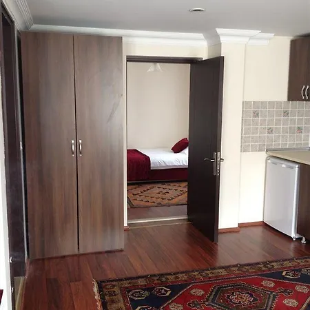 Queen Hotel 3*